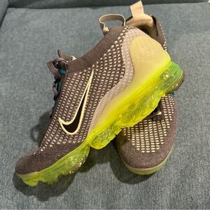NIKE Vapor Max M size 7Y EU 40 Gray and Yellow